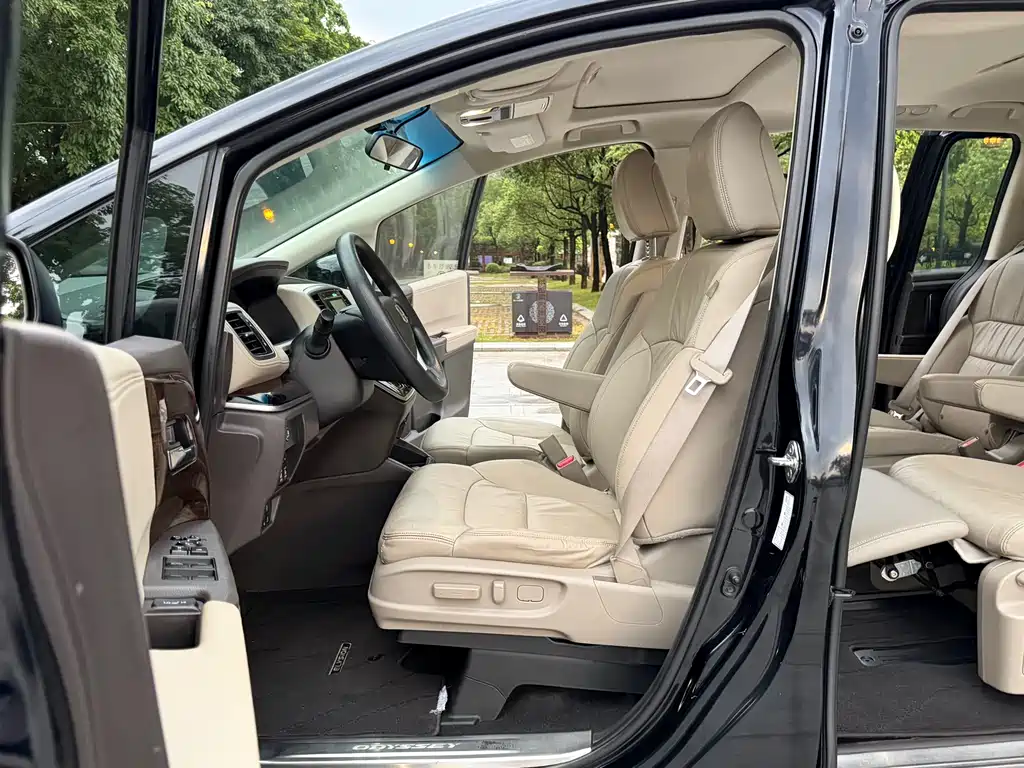 Odyssey Facelift 2.4 L Luxury