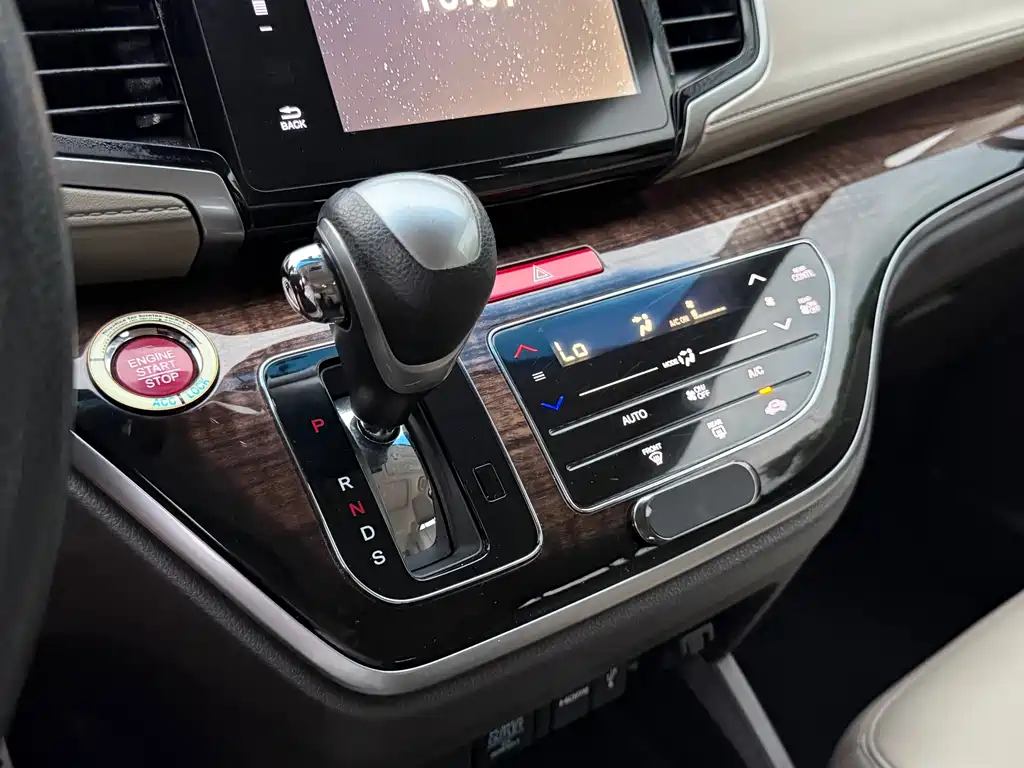 Odyssey Facelift 2.4 L Luxury