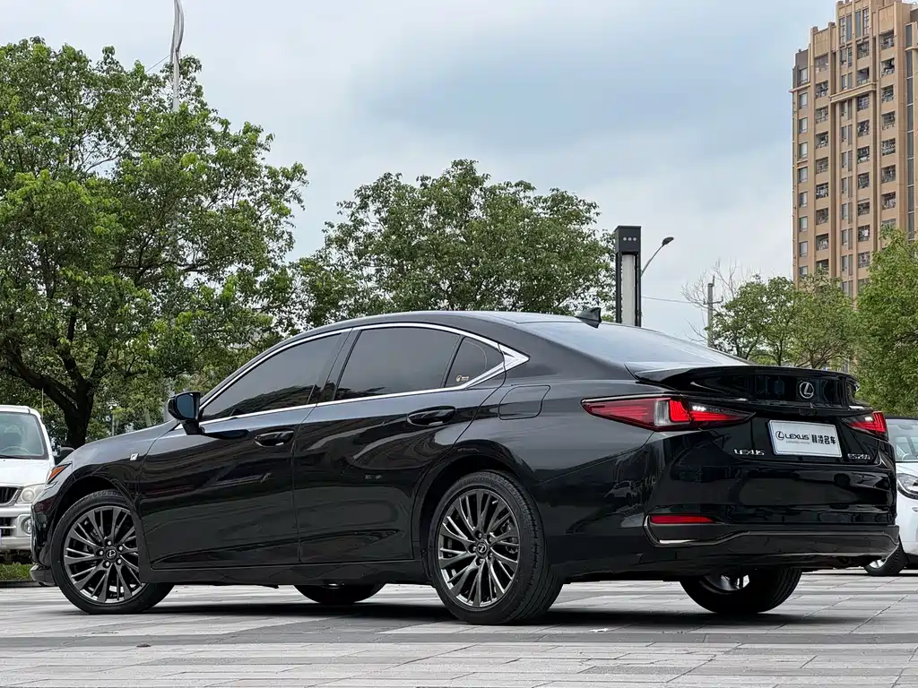 Lexus ES 260 Outstanding