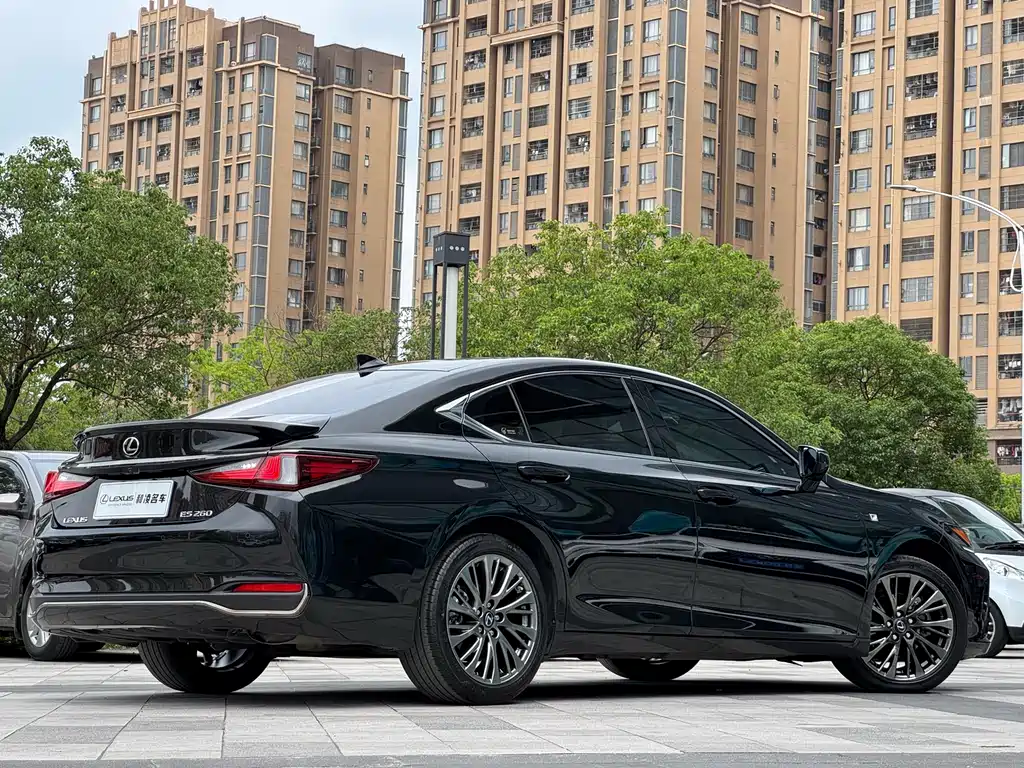 Lexus ES 260 Outstanding
