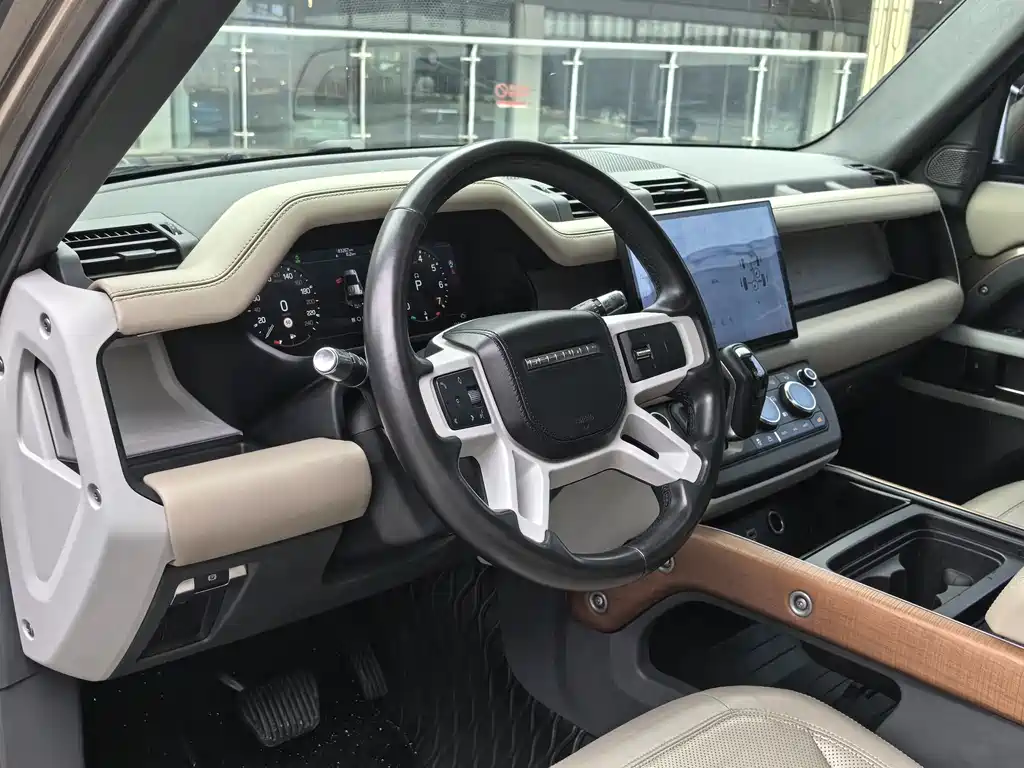 Land Rover Defender 110 P400 HSE