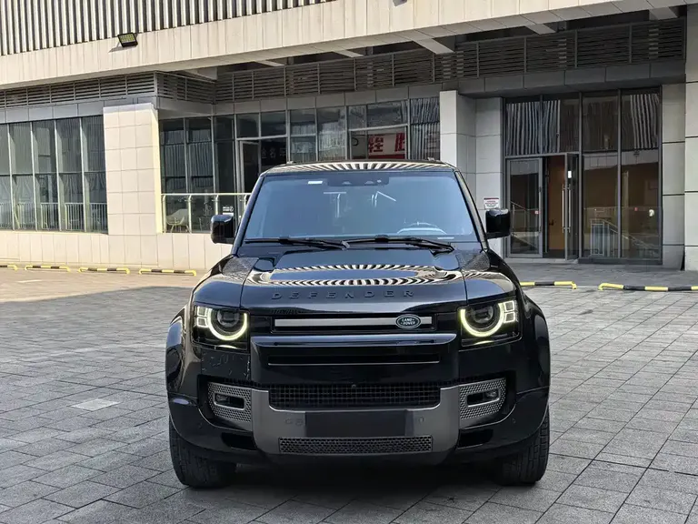Land Rover Defender 110 P400 Dark Special Edition