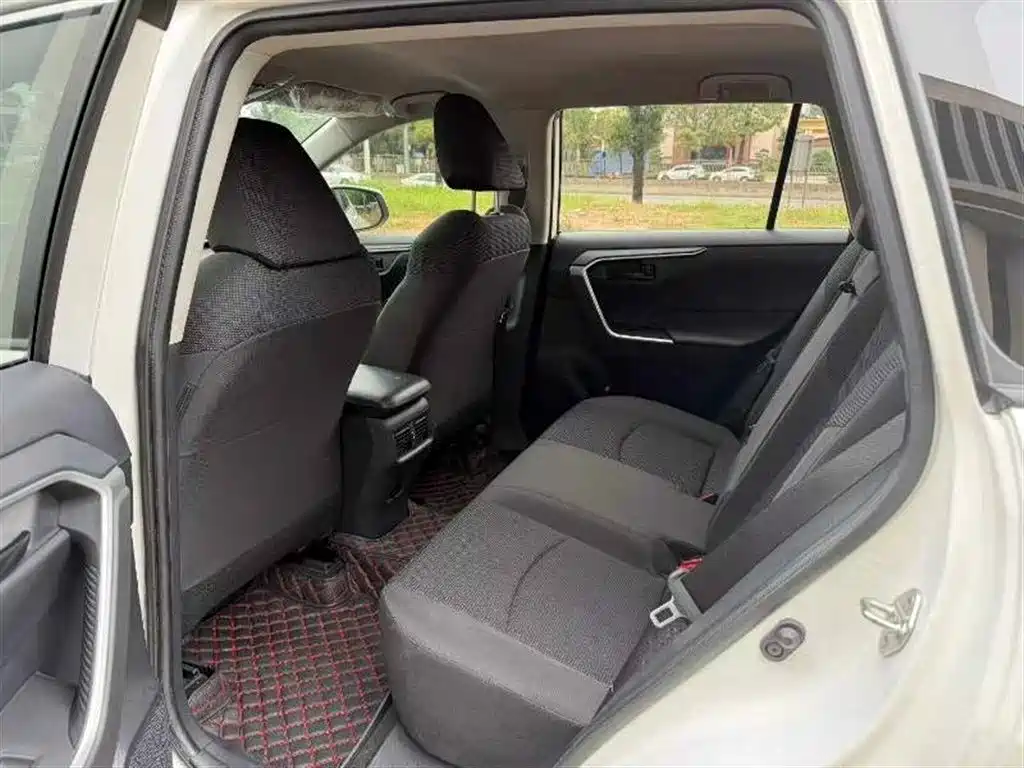 RAV4 2.0 L CVT 2 WD Urban