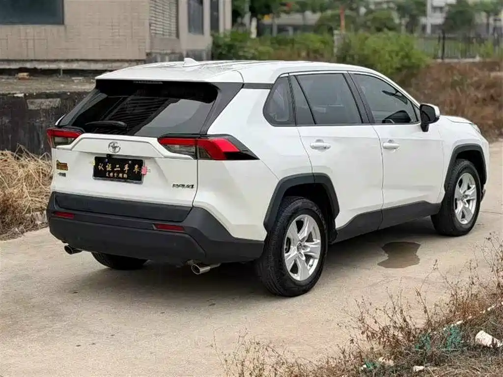 RAV4 2.0 L CVT 2 WD Urban