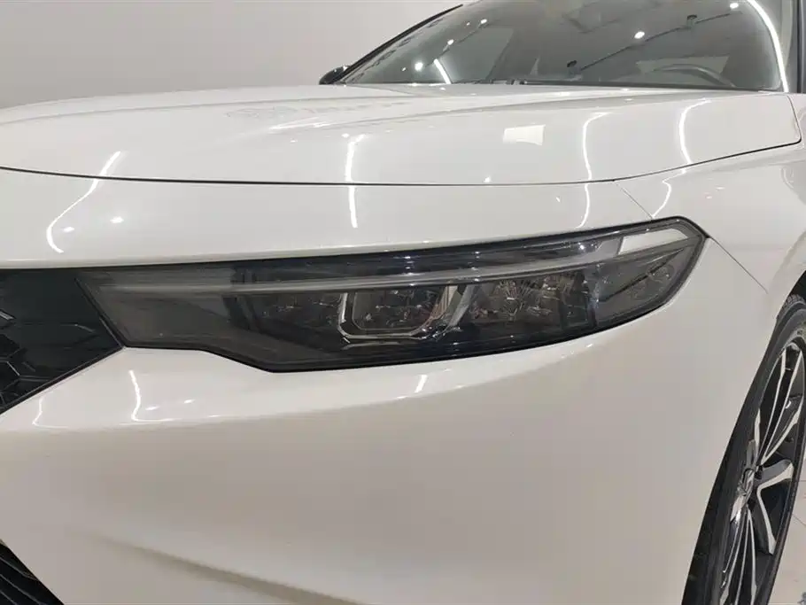Integra 240 TURBO CVT Phantom Night · Tech