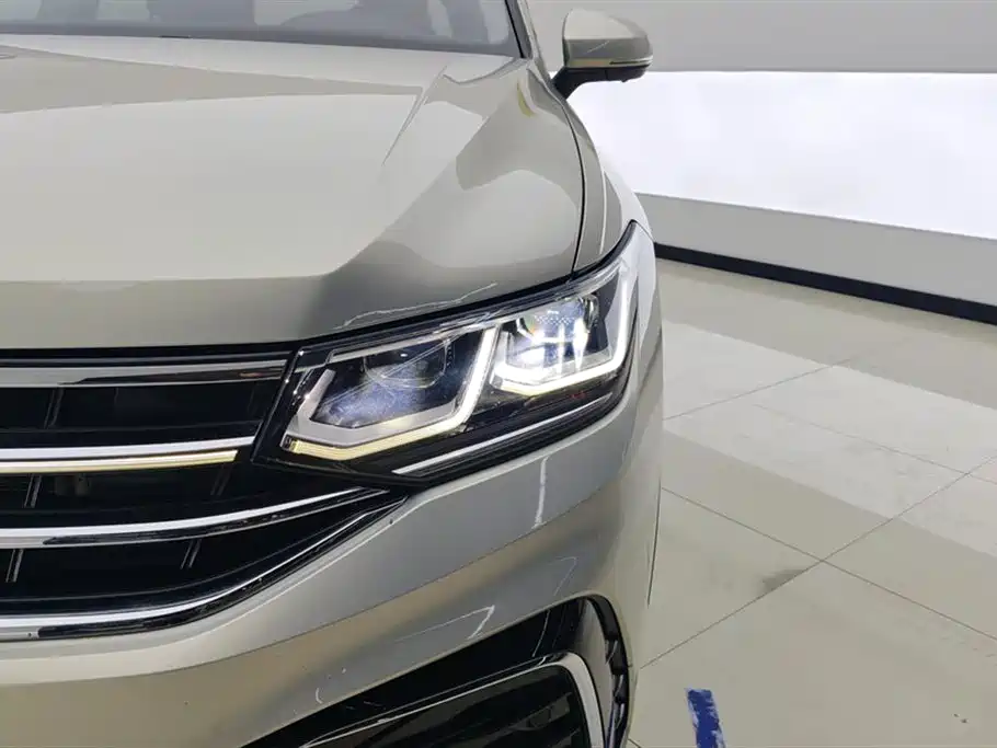 Tiguan L 330 TSI Auto 2 WD R-Line Flagship