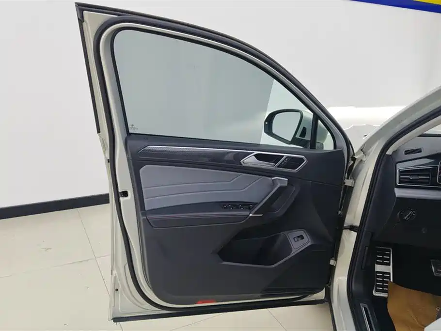 Tiguan L 330 TSI Auto 2 WD R-Line Flagship