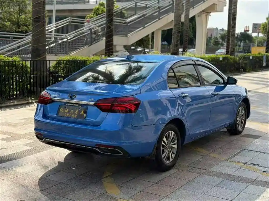 Emgrand 1.5 L CVT Luxury