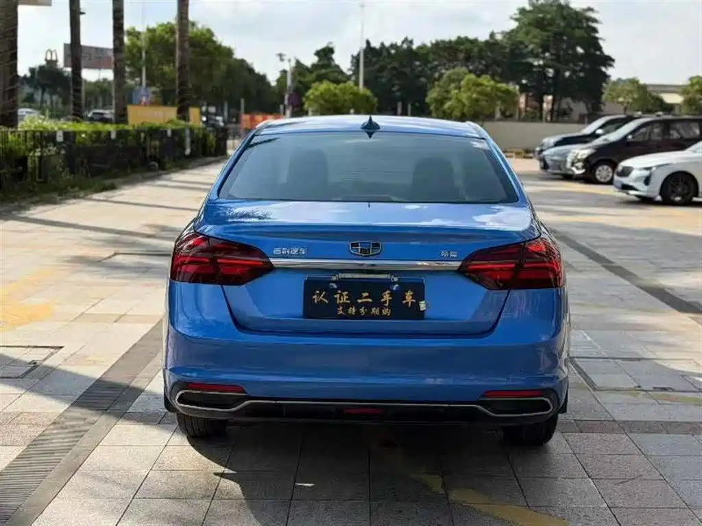 Emgrand 1.5 L CVT Luxury