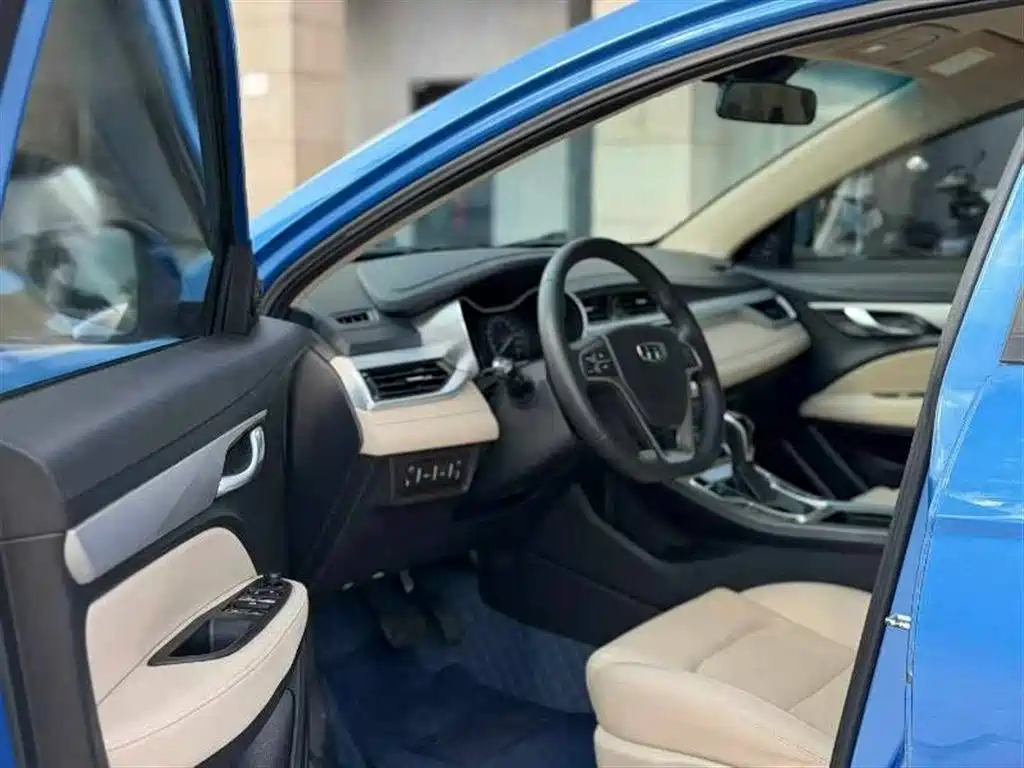 Emgrand 1.5 L CVT Luxury