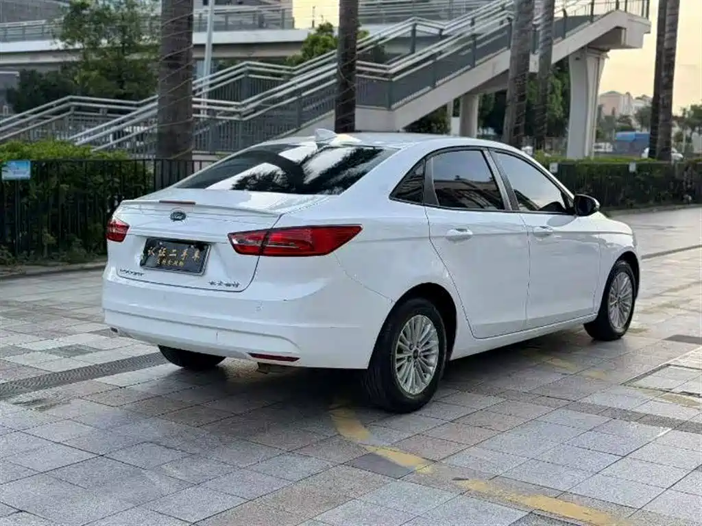 Escort 1.5 L Auto Comfort