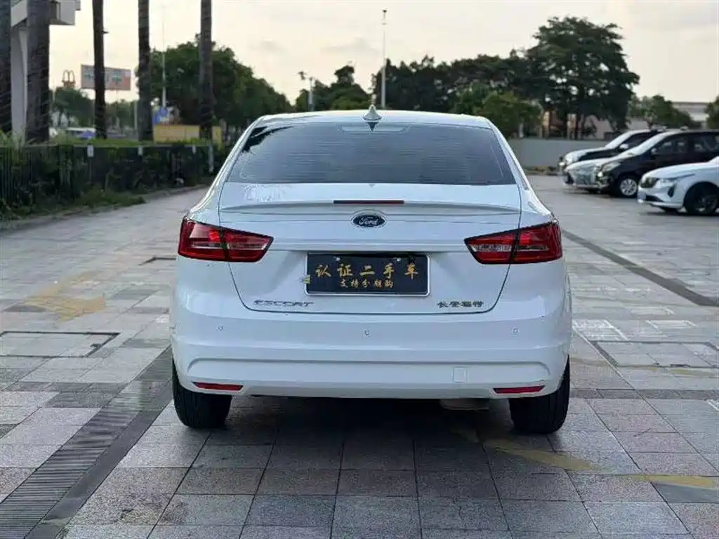 Escort 1.5 L Auto Comfort