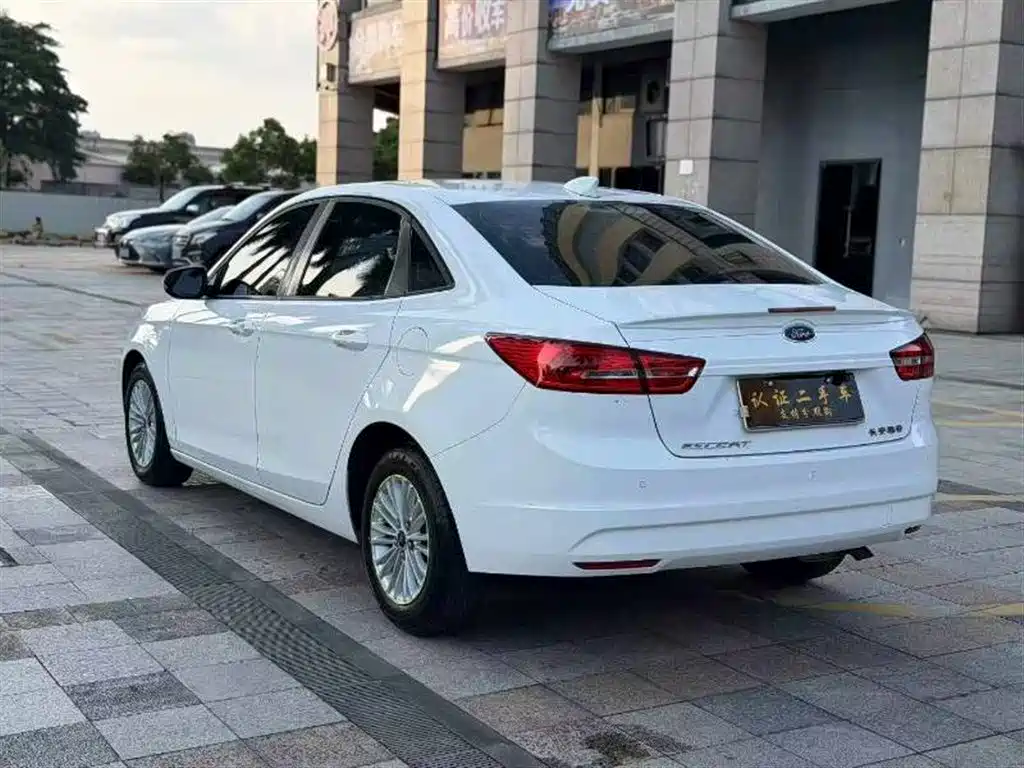 Escort 1.5 L Auto Comfort