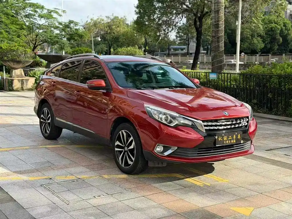 Venucia T90 2.0 L CVT Smart Style