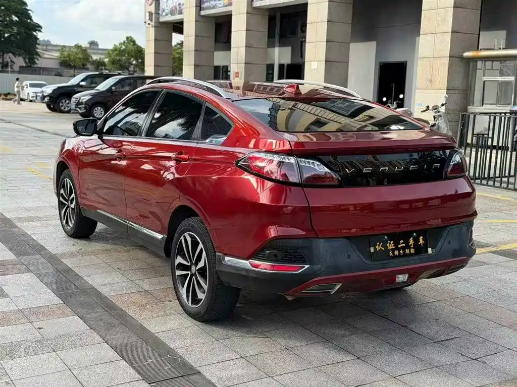 Venucia T90 2.0 L CVT Smart Style