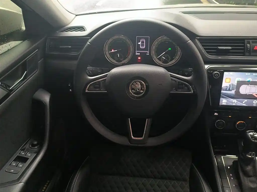 Superb TSI330 DSG Comfort CN-V