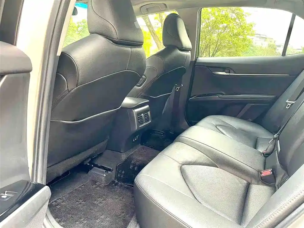 Camry 2.0 G Luxury