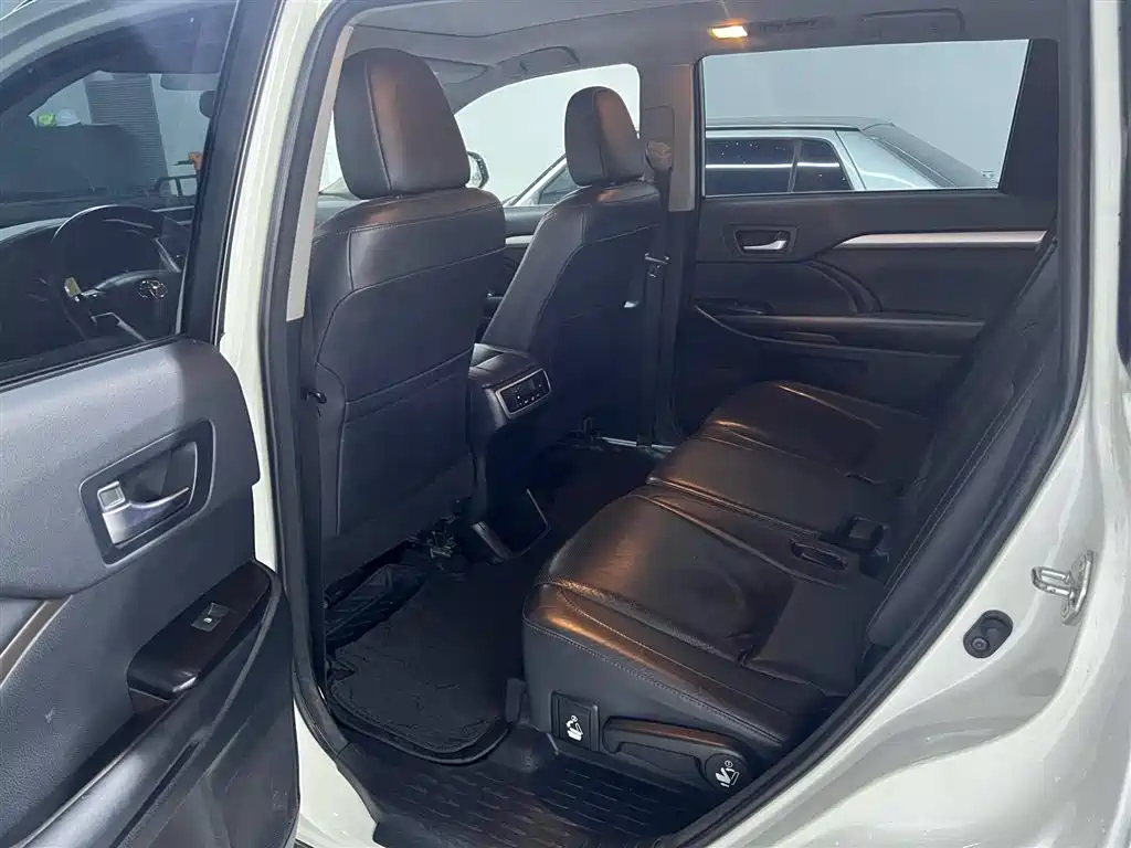 Highlander 2.0 T 2 WD Luxury 7-seat