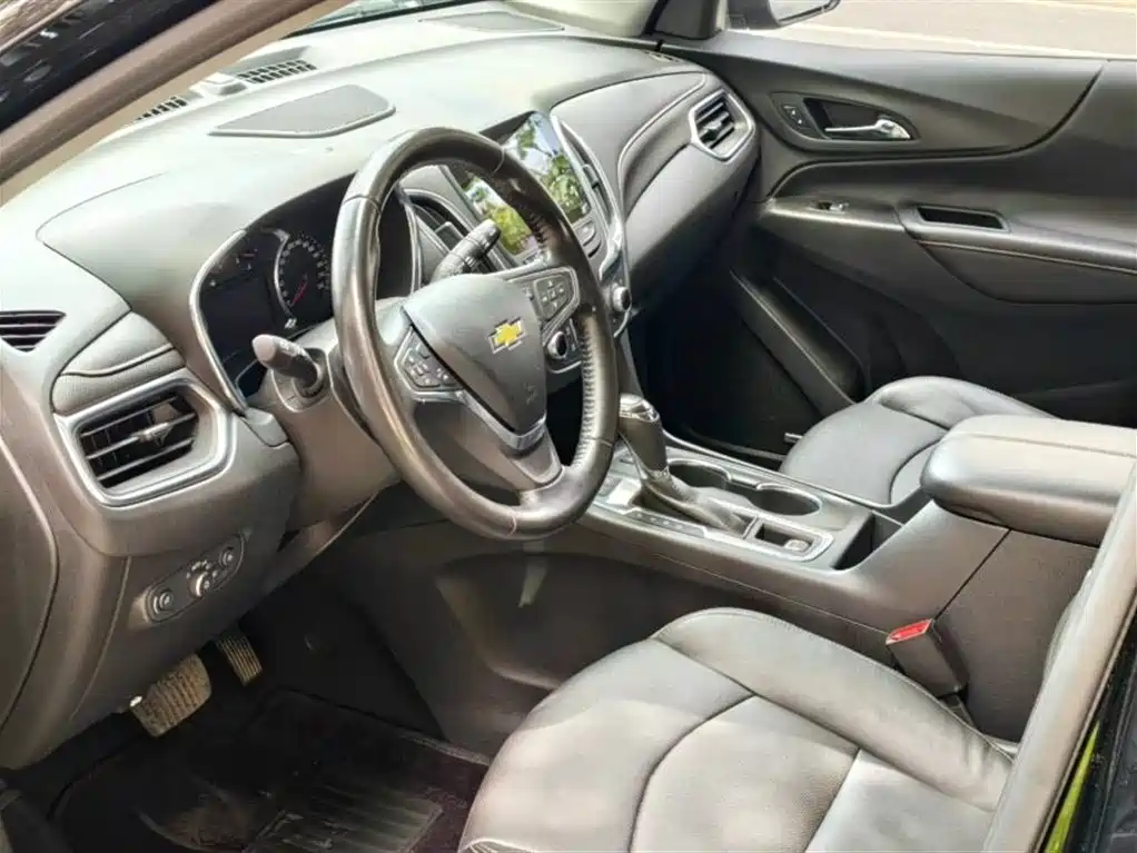 Equinox 探界者 2018款 RS 550 T 自动四驱捍界版