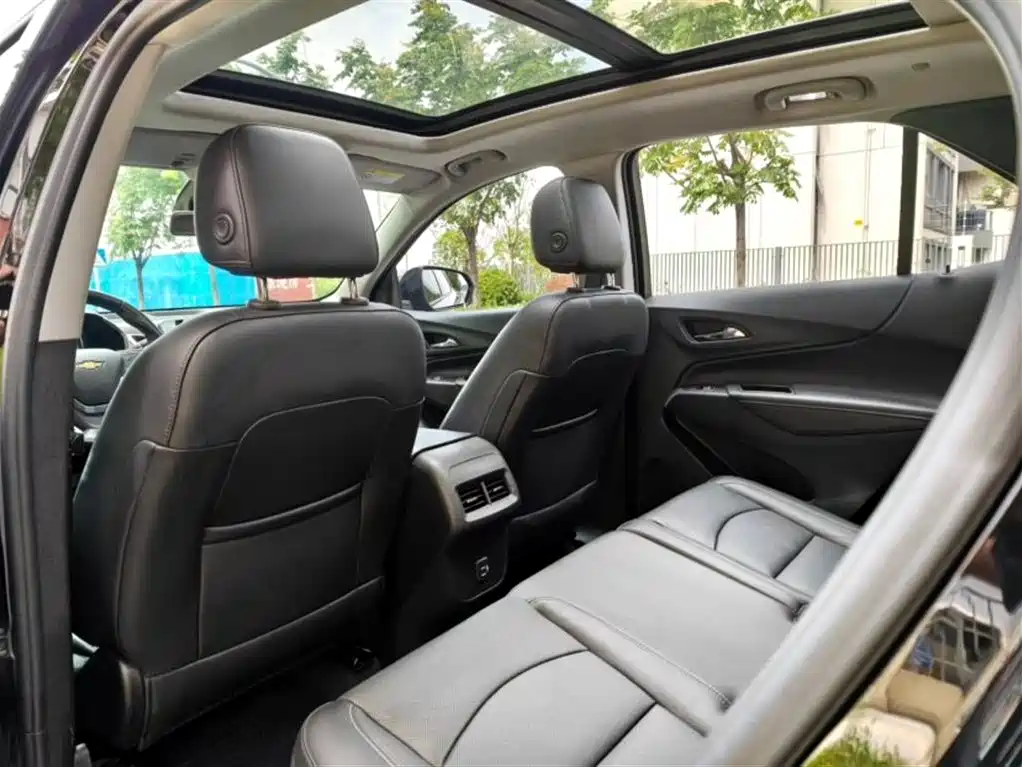 Equinox 探界者 2018款 RS 550 T 自动四驱捍界版