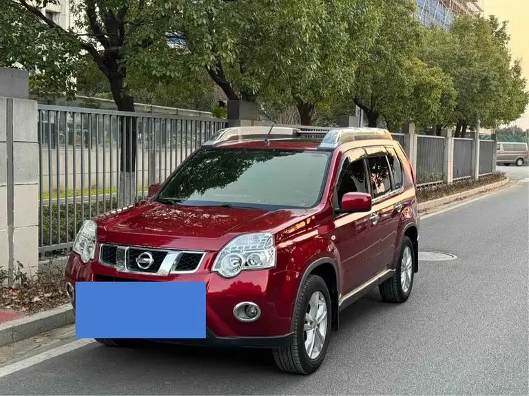Nissan X-Trail 2.5 L CVT Luxury 4 WD