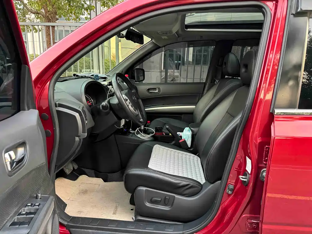 X-Trail 2.5 L CVT Luxury 4 WD
