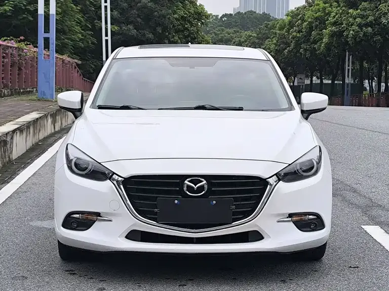 Mazda 3 Axela Hatchback 2.0 L Auto Luxury CN-V