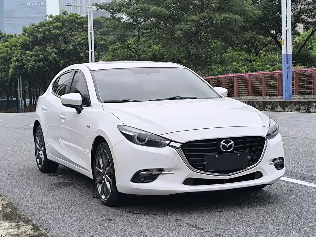 Mazda 3 Axela Hatchback 2.0 L Auto Luxury CN-V