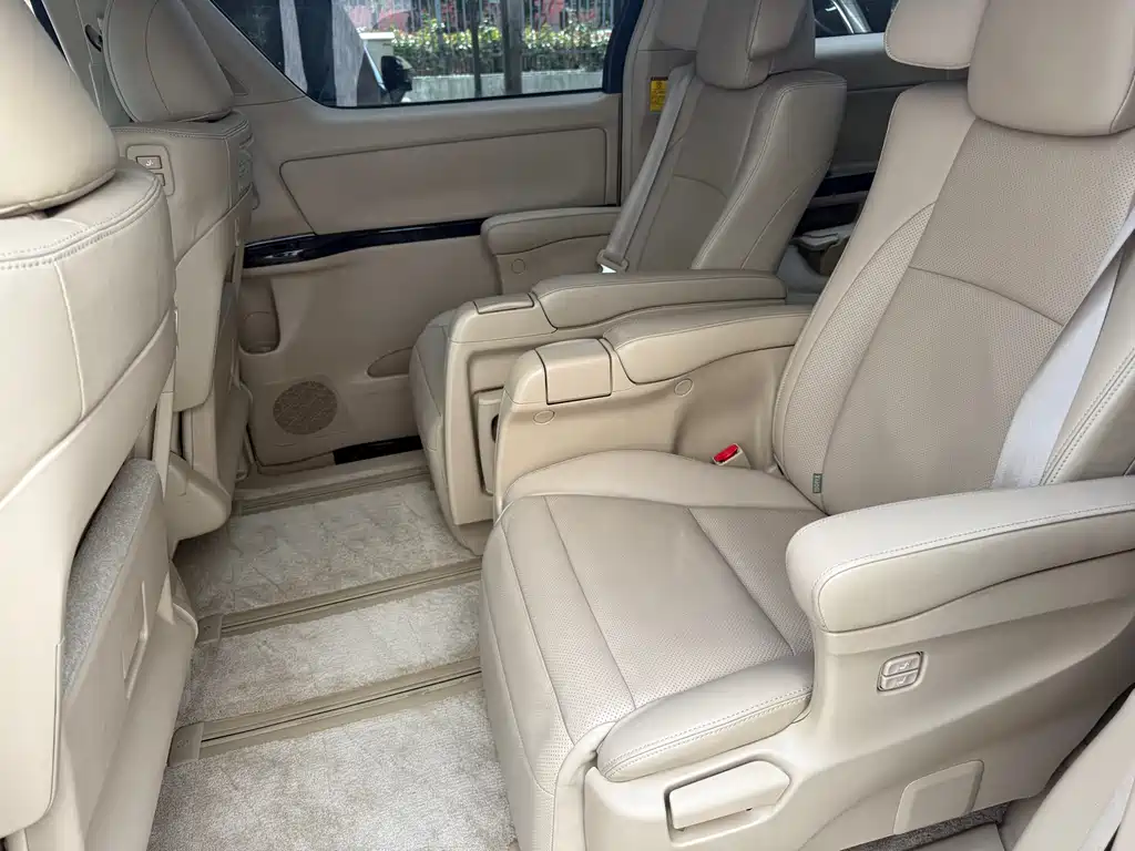 Alphard 3.5 L Luxury