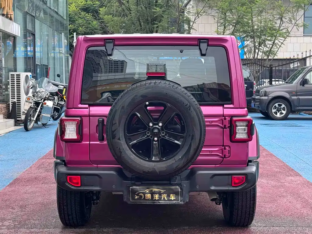 Wrangler 牧马人 2022款 2.0 T 高地巴哈马沙滩粉特别版