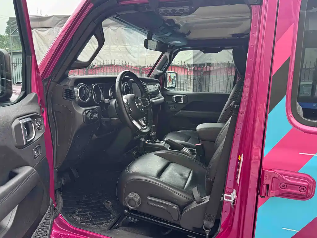 Wrangler 牧马人 2022款 2.0 T 高地巴哈马沙滩粉特别版