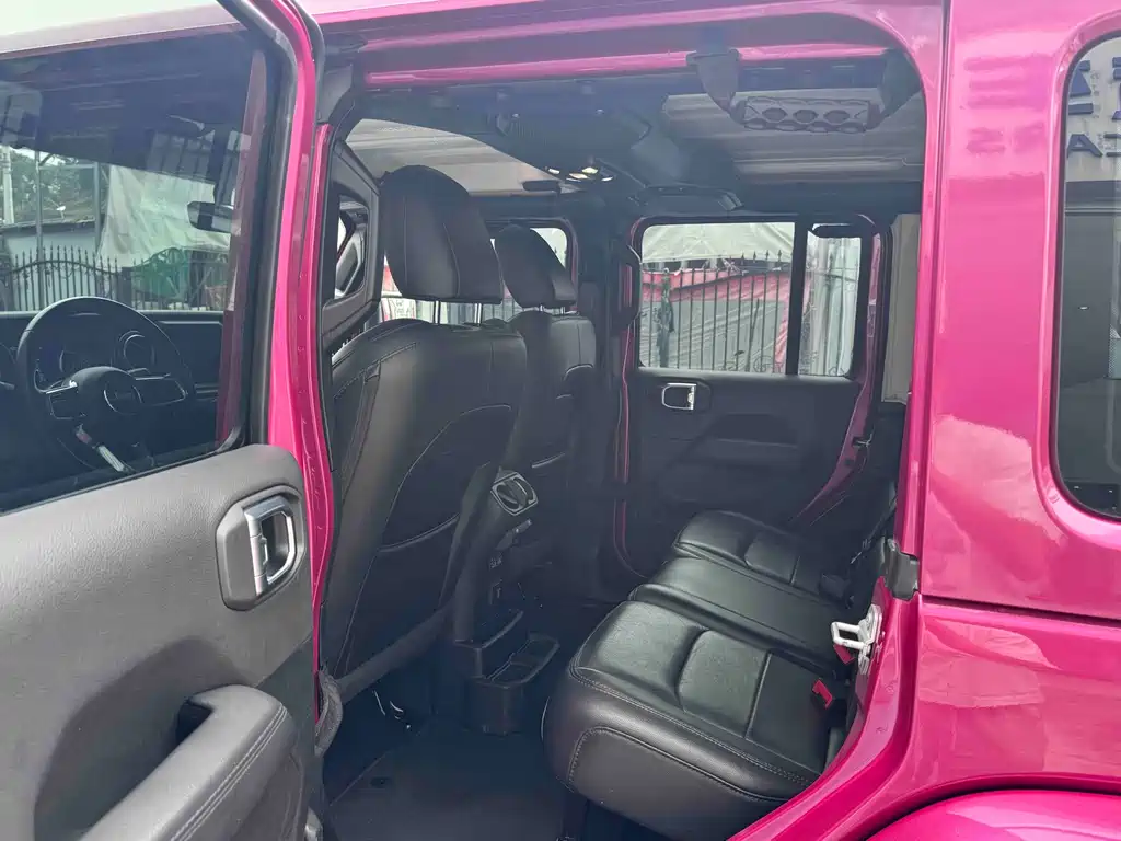 Wrangler 牧马人 2022款 2.0 T 高地巴哈马沙滩粉特别版