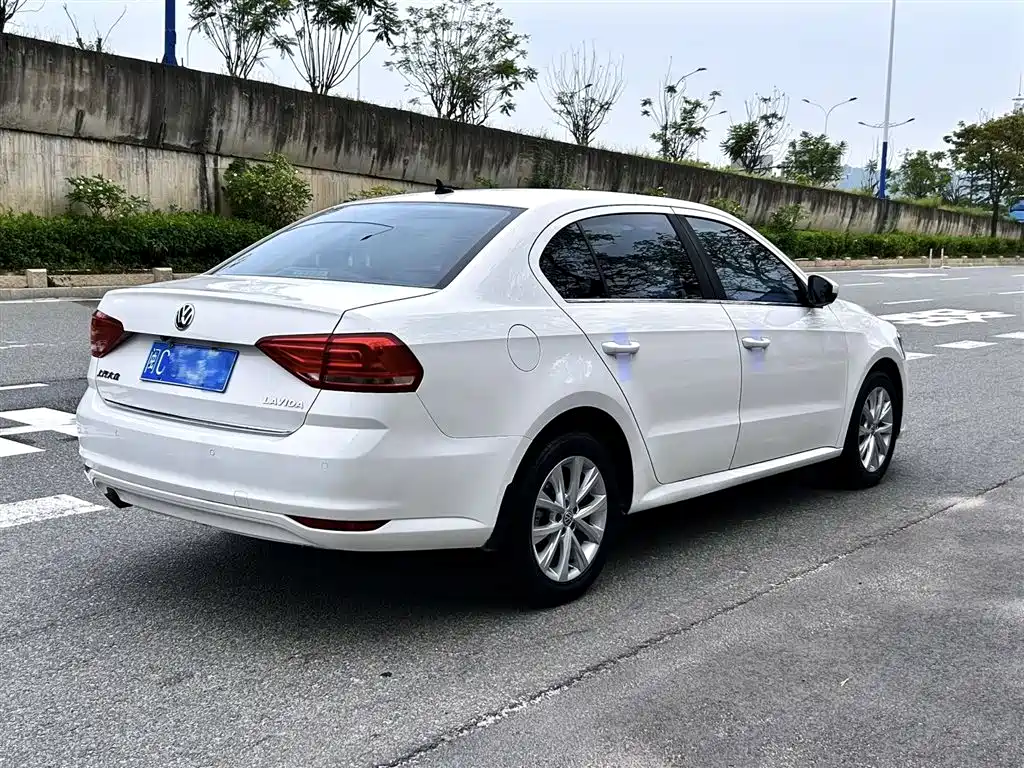 Lavida 1.6 L Auto Comfort