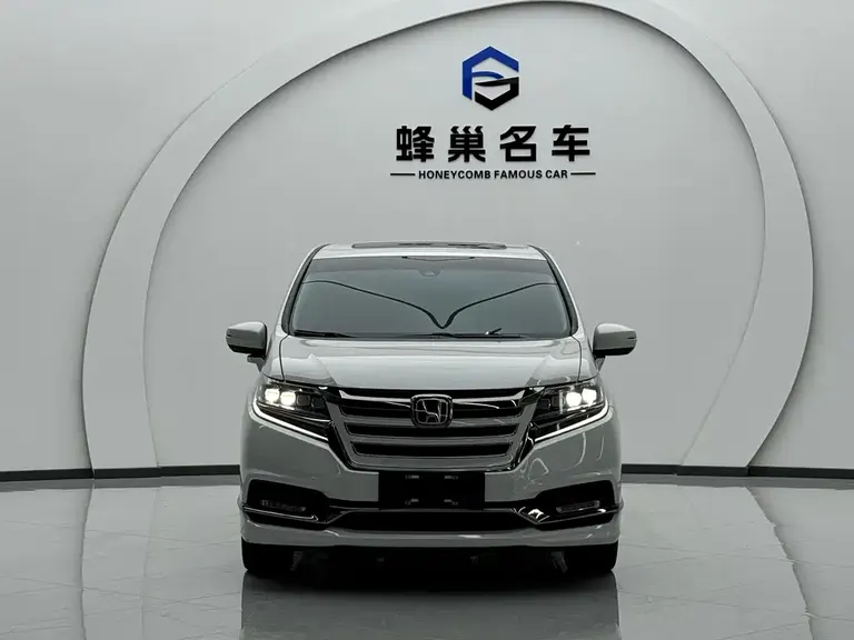 Honda Elysion 2.0 L Hybrid Luxury