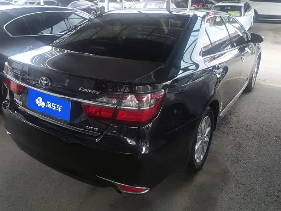 Camry 2.0 G 10 th Anniversary Commemorative Leading