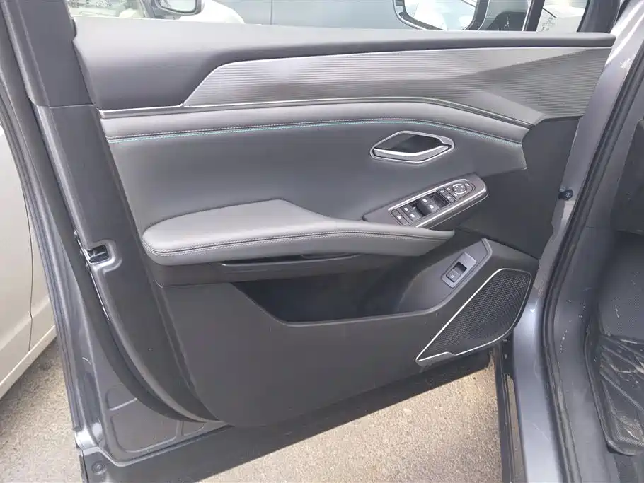Song L DM-i 130 KM Transcend
