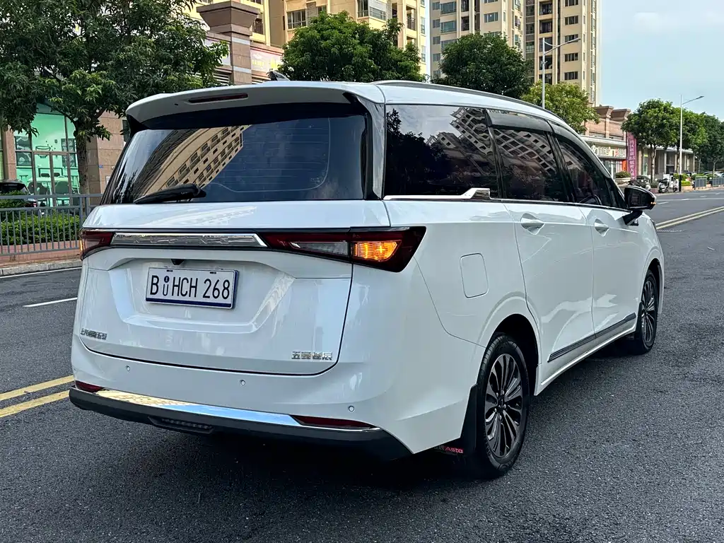 Wuling Jiachen 1.5 T CVT Premium Flagship
