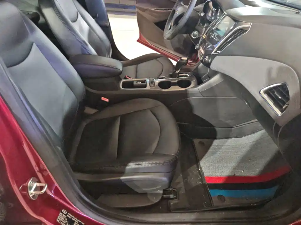 Cruze 320 Auto Pioneer Sunroof