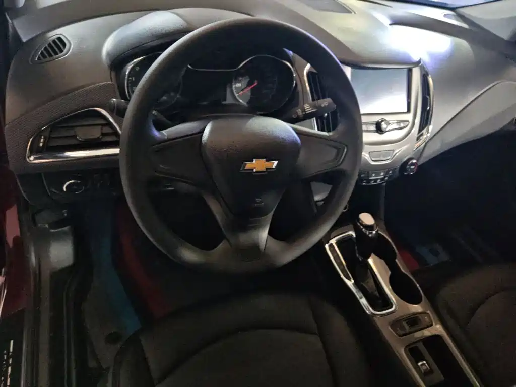 Cruze 320 Auto Pioneer Sunroof