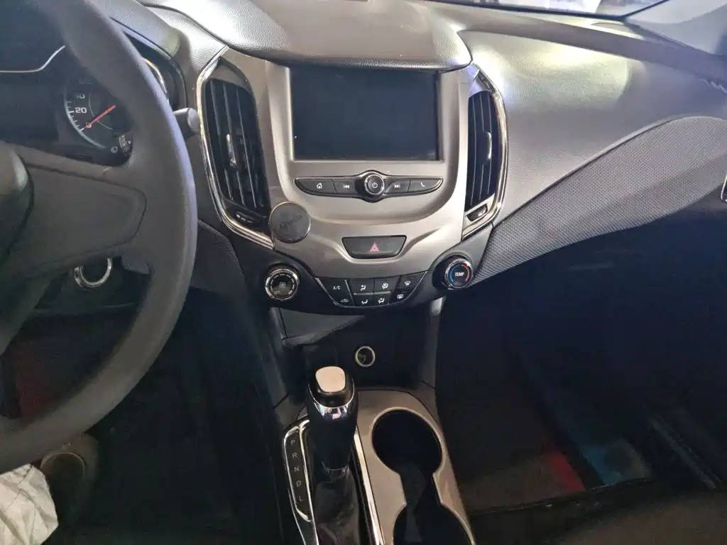 Cruze 320 Auto Pioneer Sunroof