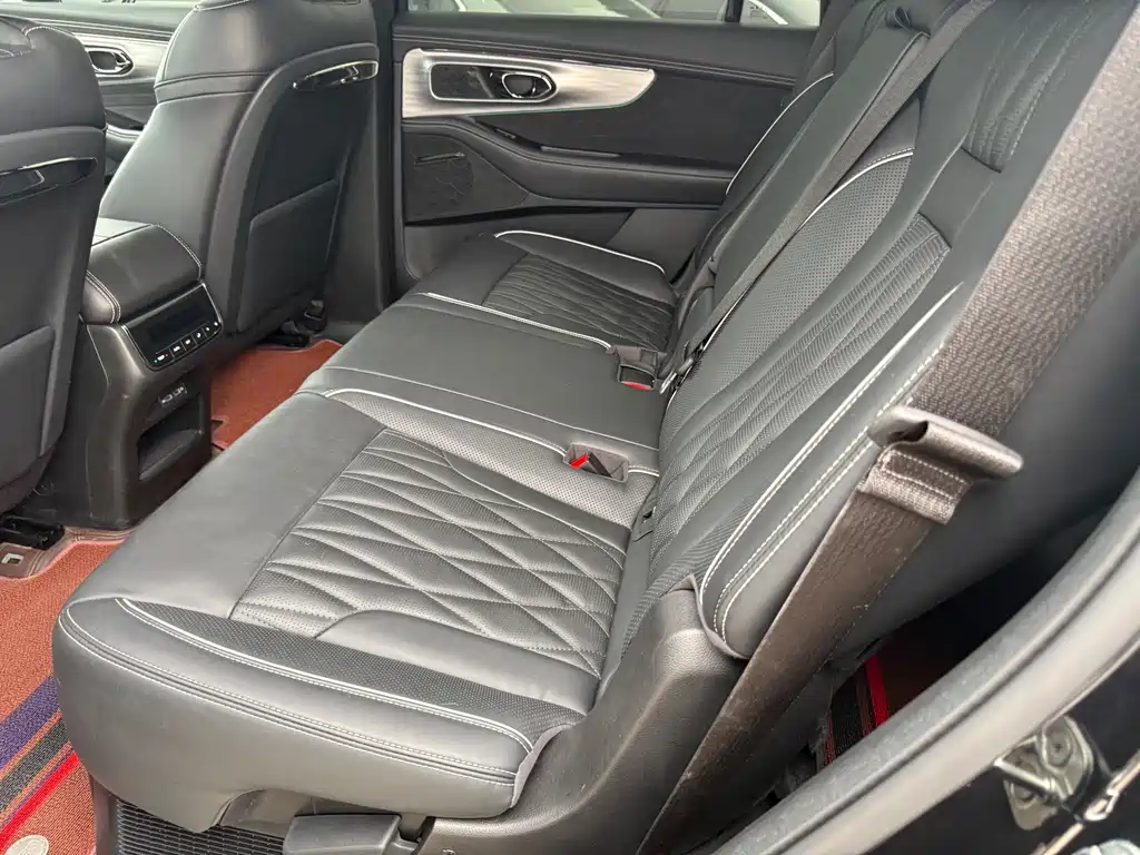 GAC Trumpchi GS8 Dual Engine Series 2.0 TM 4 WD Distinguished (7-seat)