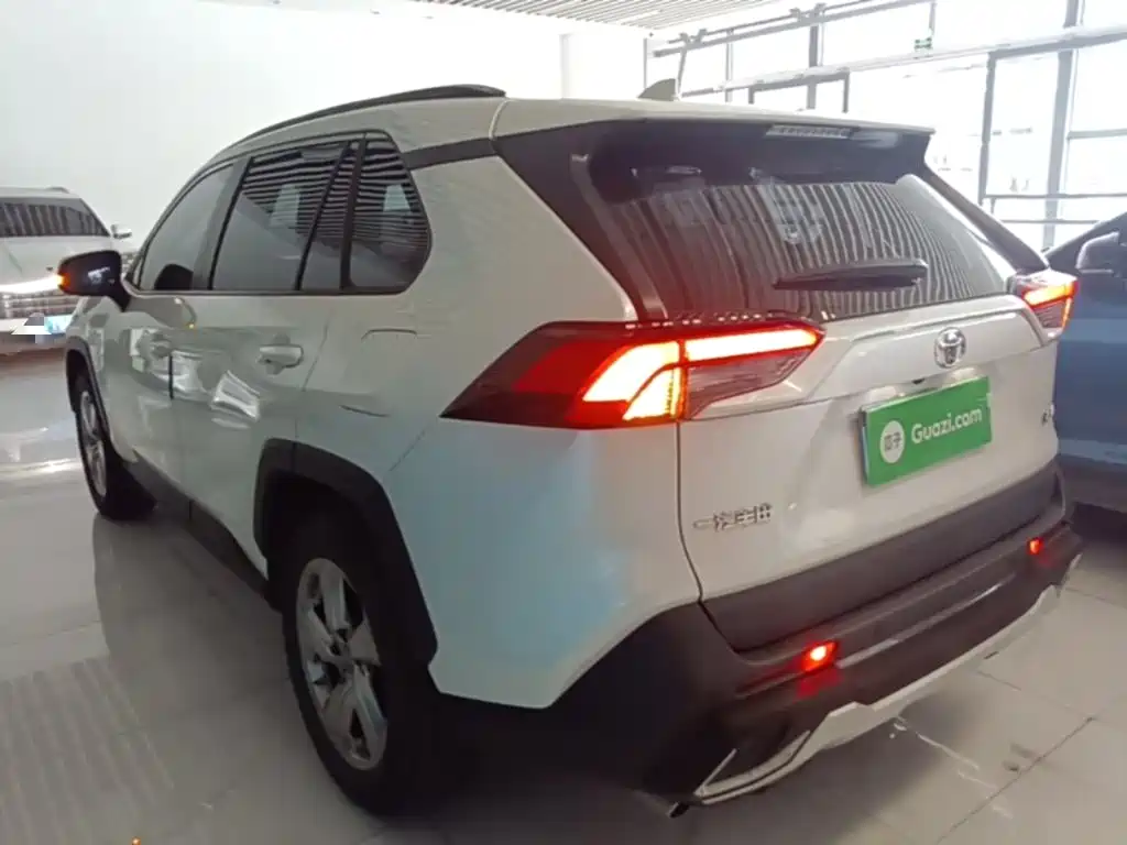 RAV4 2.0 L CVT 2 WD Style