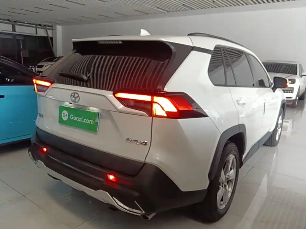 RAV4 2.0 L CVT 2 WD Style