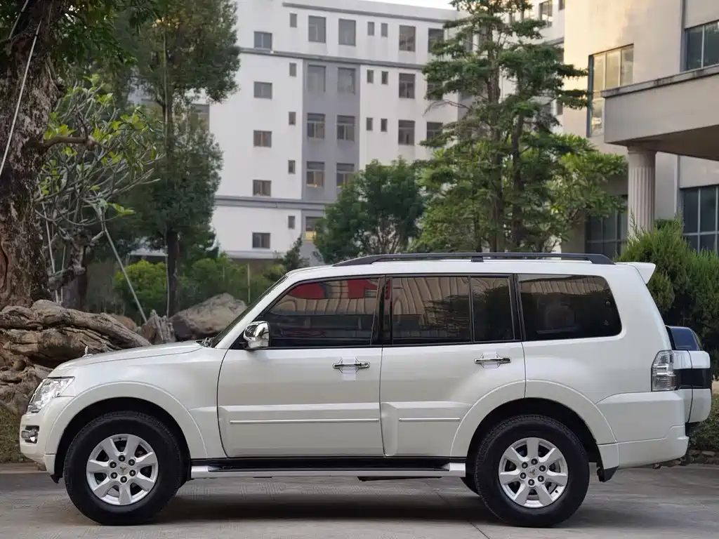 Pajero (Import) 帕杰罗(进口) V93 2020款 3.0 L 中东版
