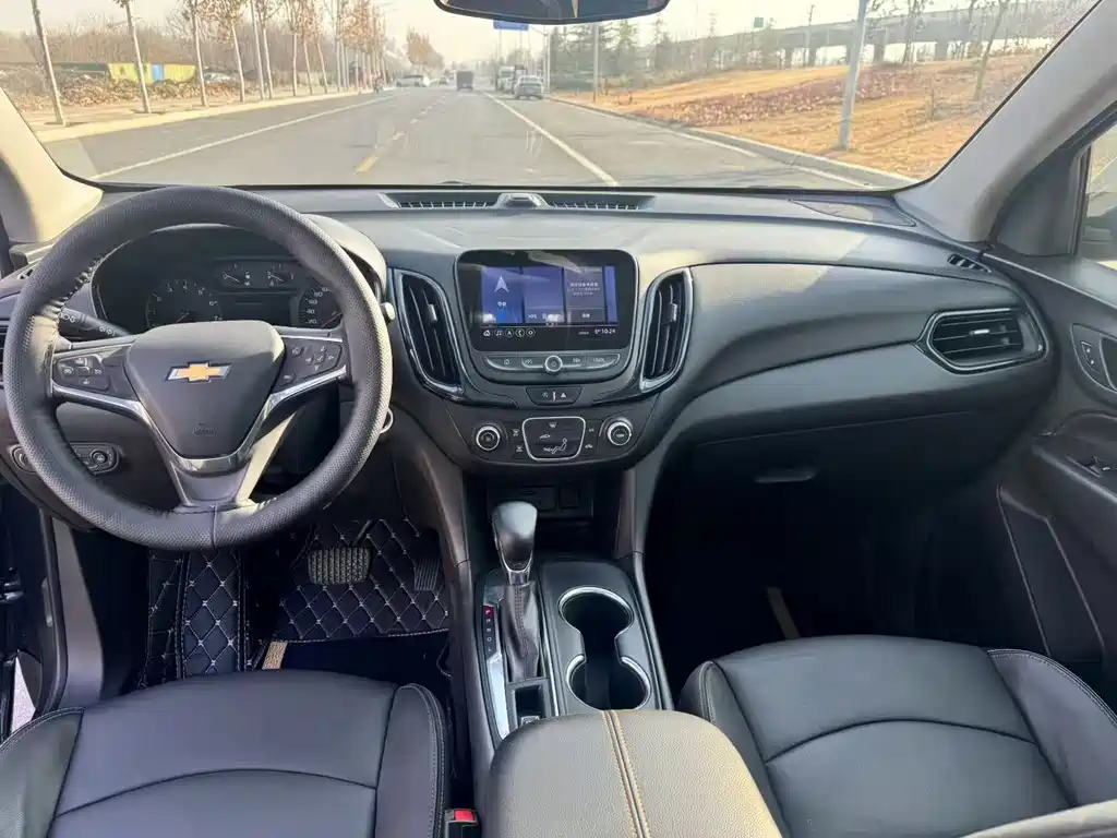 Equinox 探界者 2021款 550 T RS 四驱智能拓界版