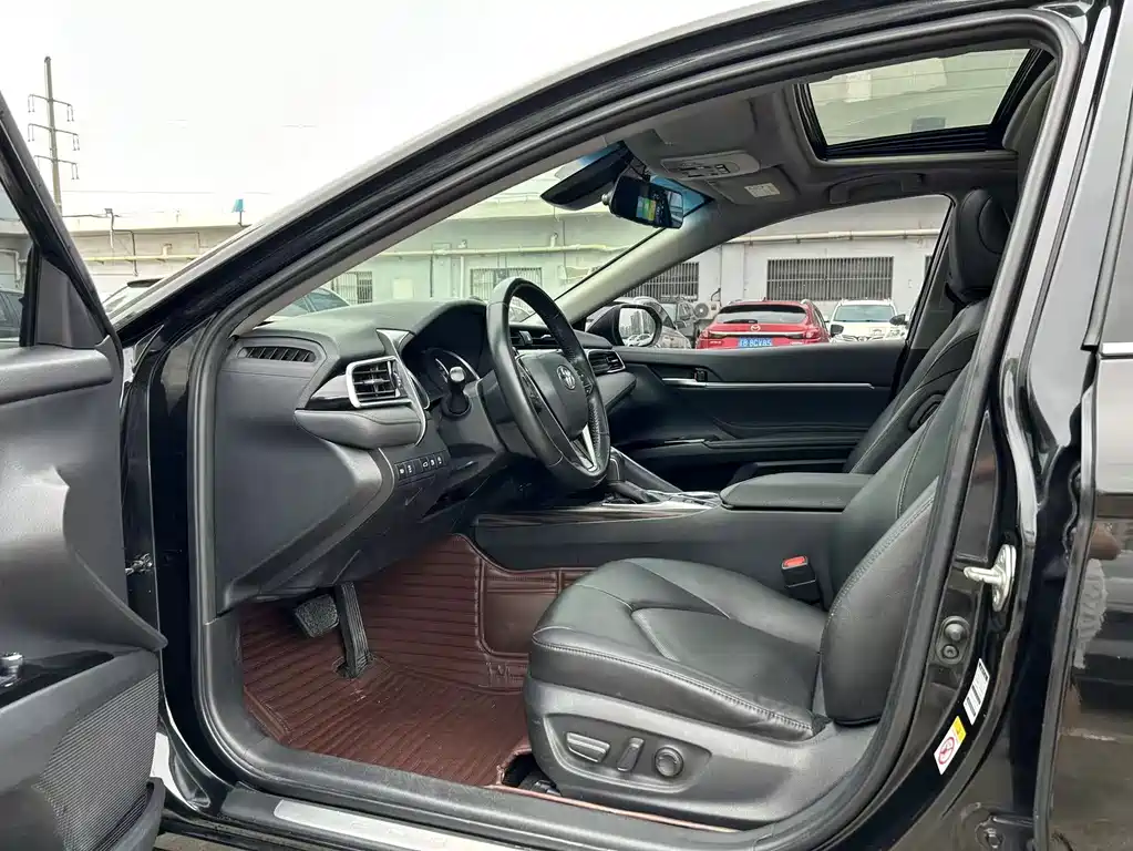 Camry 2.0 G Luxury