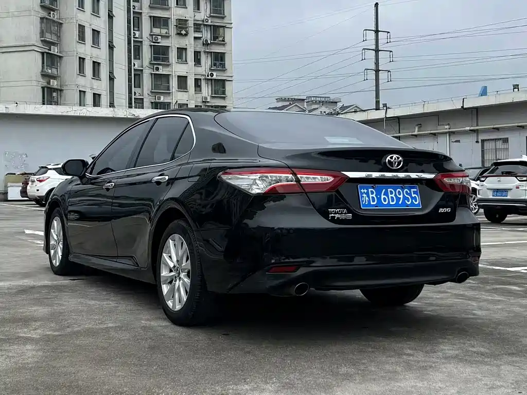Camry 2.0 G Luxury