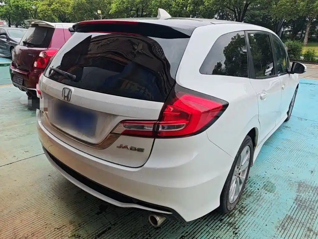 Jade 1.8 L Auto Comfort 5-seat