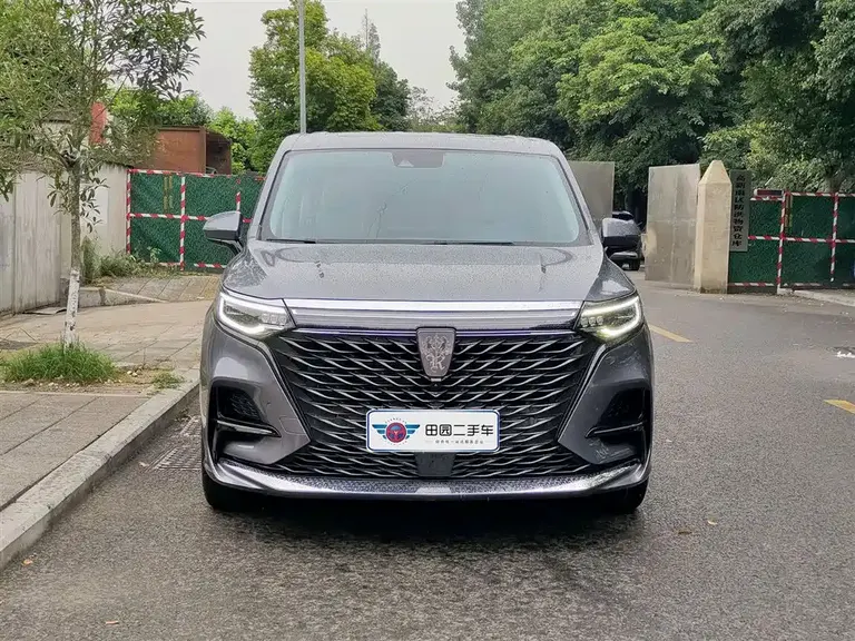 Roewe iMAX8 400 TGI Honored