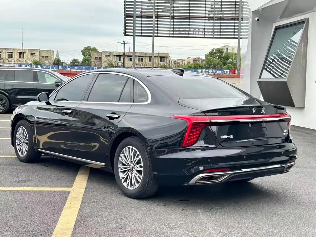 Hongqi H5 1.5 T DCT Connected Flagship Charm